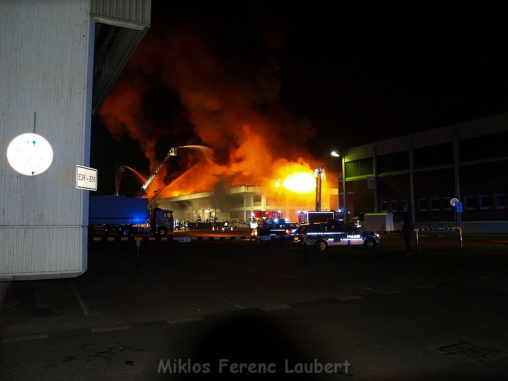 Grossbrand Halle auf dem Grossmarkt Koeln P485.JPG